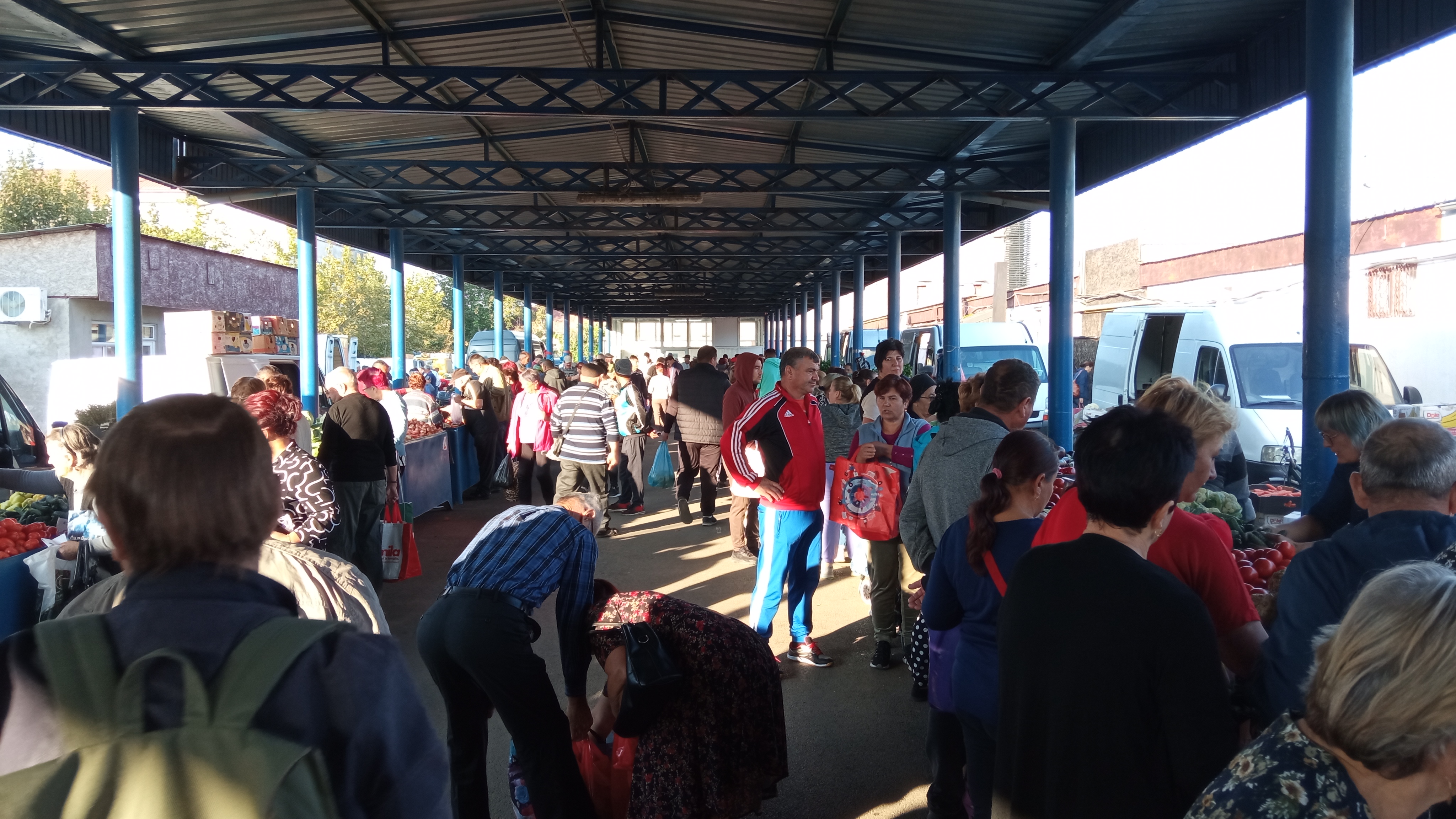 Photo de la halle du marché de Ianca